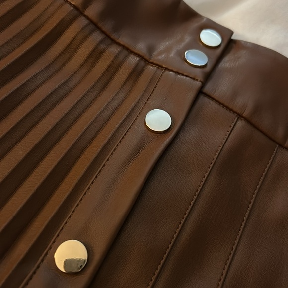 {Zara} NWT Faux Leather Pleated Mini Skirt - Picture 2 of 5